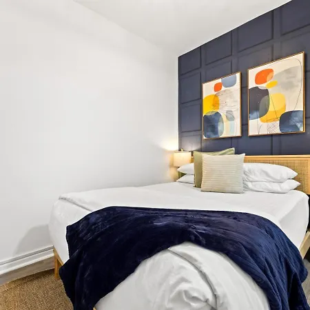 Sleek 2br In Times Square