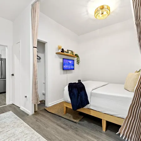 Sleek 2br In Times Square *