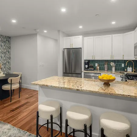 Bright And Modern Unit Apartment *