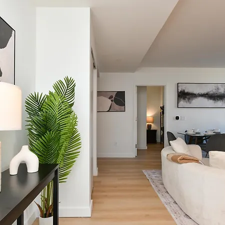 Sleek 2br Oasis In Financial District Apartment *