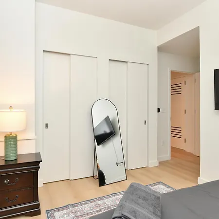 Sleek 2br Oasis In Financial District *