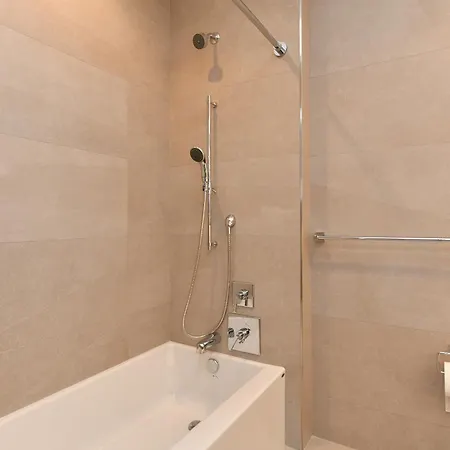 Urban Escape Bright 2br 2ba In Fidi *