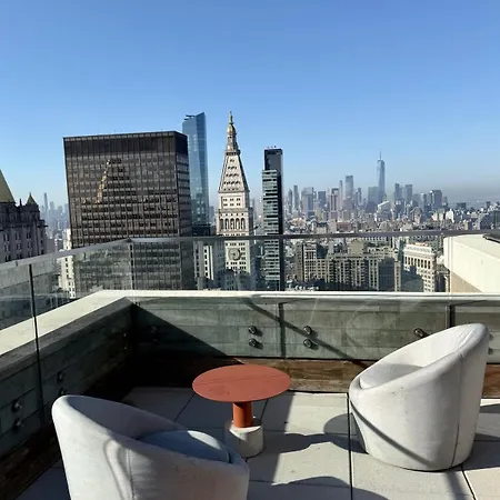 Pied-a-terre In The Sky * New York