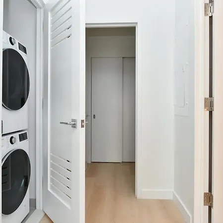 Urban Escape Bright 2br 2ba In Fidi Apartment *