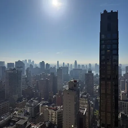 Pied-a-terre In The Sky * New York