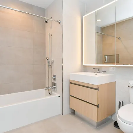 Sleek 2br Oasis In Financial District Apartment *