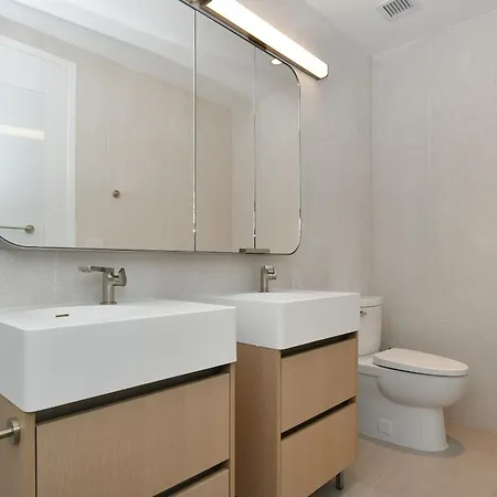 Luxury In Downtown Manhattan Skyline Views *
