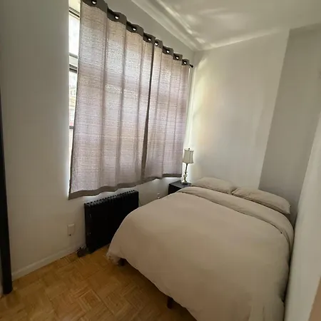Apartment Great In Next To Time Square New York