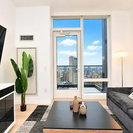 Luxury In Downtown Manhattan Skyline Views