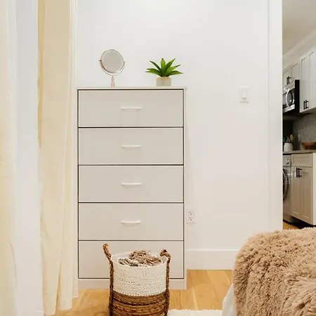 Apartment 1288 Ues *