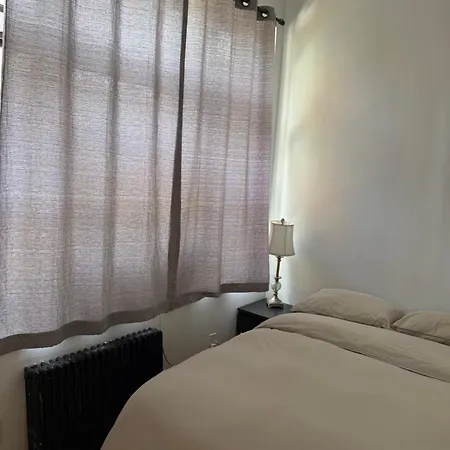 Apartment Great In Next To Time Square *