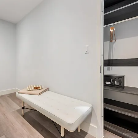 Aparthotel 17john 4*