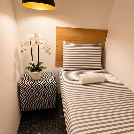 Hotel 101 Manhattan - Little Italy, Soho, Noho, Les, East Village, Chinatown - 1 Gig Internet, 12inch Mattress, Hardsurface Floors *