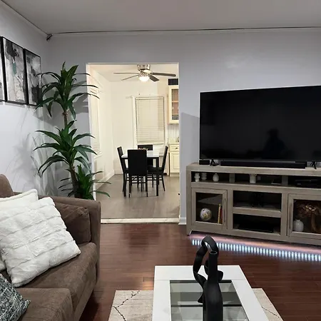 Homestay Luxury Duplex In Pelham Gardens