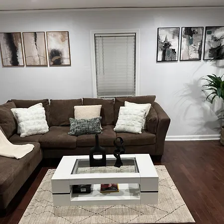 Luxury Duplex In Pelham Gardens Homestay *