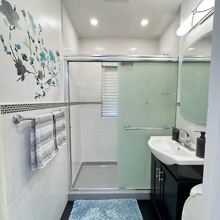 Homestay Luxury Duplex In Pelham Gardens New York