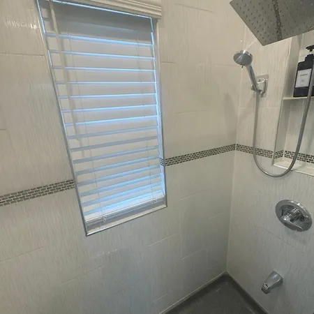 Luxury Duplex In Pelham Gardens *