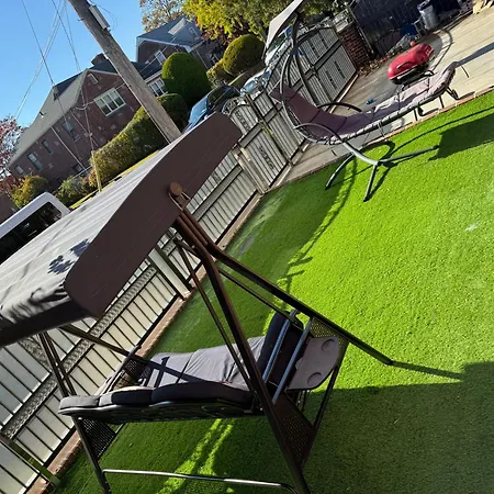 Homestay Luxury Duplex In Pelham Gardens *