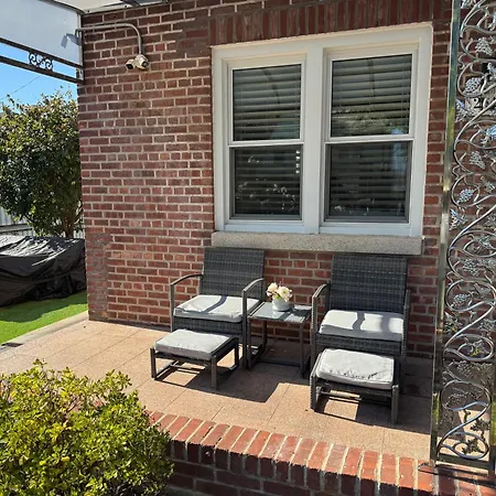 Homestay Luxury Duplex In Pelham Gardens