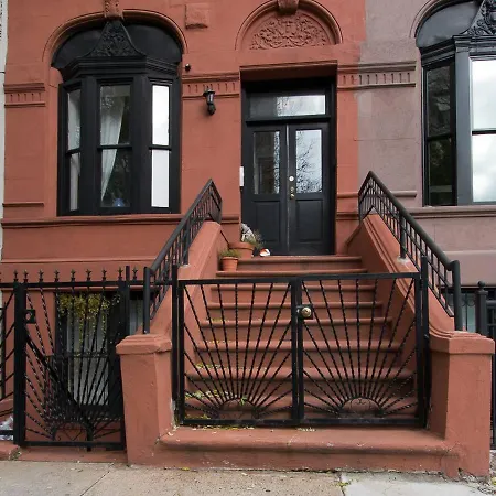 Apartment Spacious Garden Duplex 2 Bdrm New York