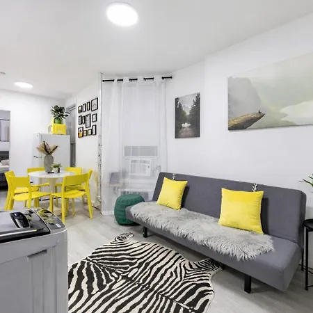 2 Bedroom Cozy Unit In Location