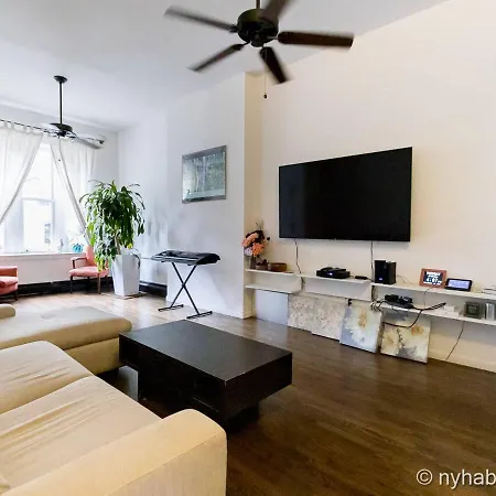 Apartment Spacious Garden Duplex 2 Bdrm New York