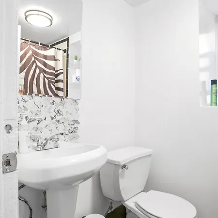 2 Bedroom Gem Apartment New York