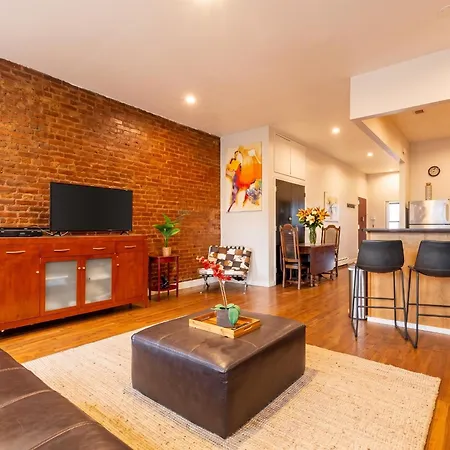 Gorgeous Two Bedroom Flat In Manhattan Apartment *