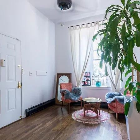 Spacious Garden Duplex 2 Bdrm *