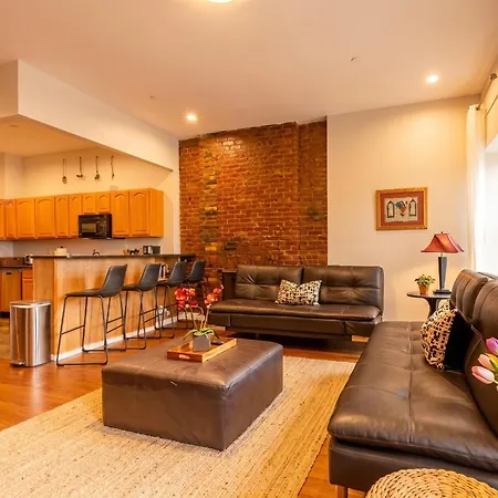 Gorgeous Two Bedroom Flat In Manhattan