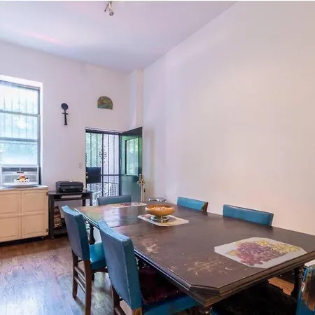 Spacious Garden Duplex 2 Bdrm Apartment *