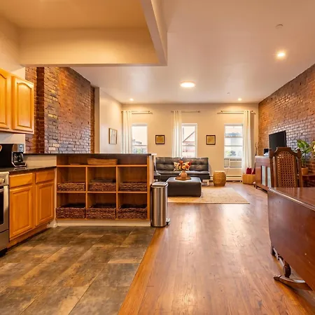 Gorgeous Two Bedroom Flat In Manhattan Apartment *