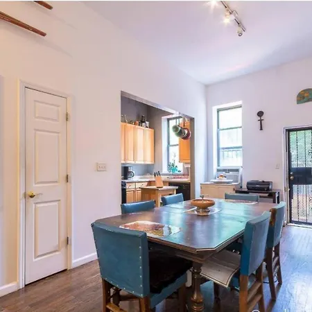 Spacious Garden Duplex 2 Bdrm Apartment New York