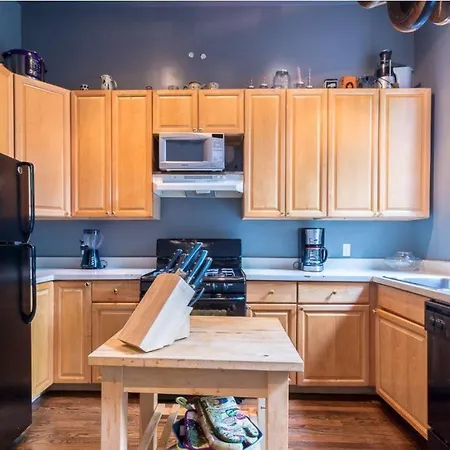 Spacious Garden Duplex 2 Bdrm Apartment
