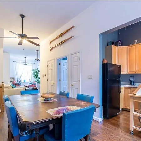 Spacious Garden Duplex 2 Bdrm Apartment New York
