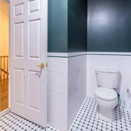 Apartment Spacious Garden Duplex 2 Bdrm *
