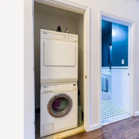 Spacious Garden Duplex 2 Bdrm * New York