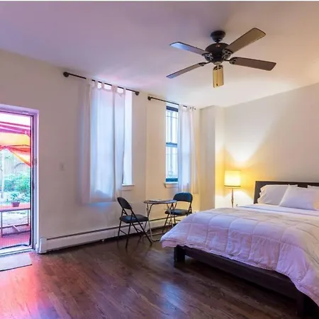 Spacious Garden Duplex 2 Bdrm Apartment *