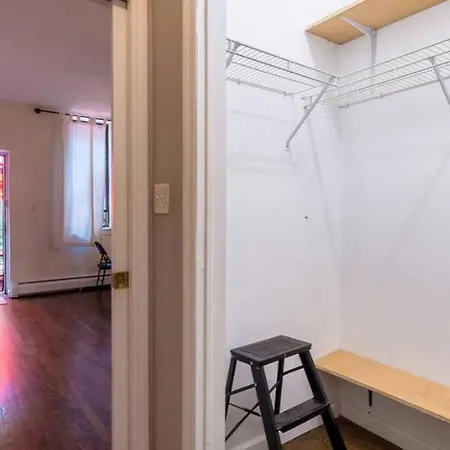Spacious Garden Duplex 2 Bdrm Apartment *