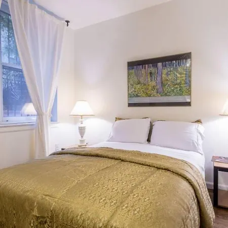 Spacious Garden Duplex 2 Bdrm Apartment New York