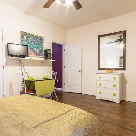 Spacious Garden Duplex 2 Bdrm Apartment New York