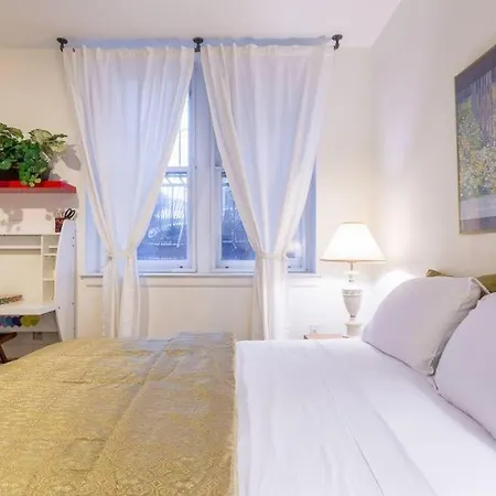 Spacious Garden Duplex 2 Bdrm * New York