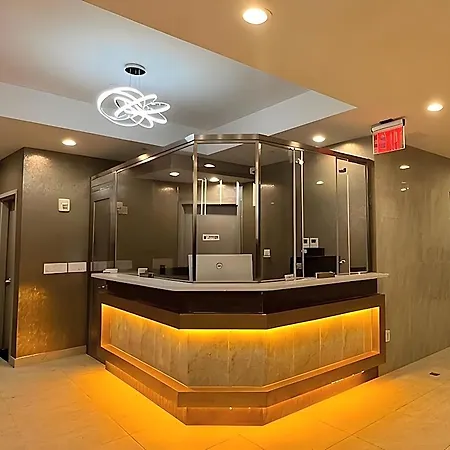Hotel Liv Bronx