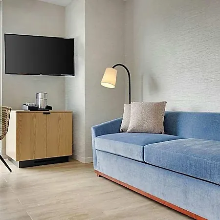 Sheraton Tribeca 4*