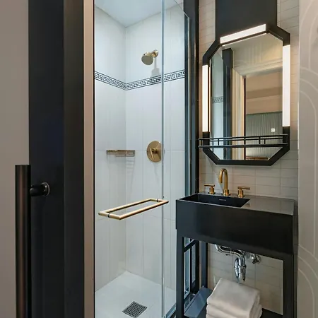 The Algonquin Times Square, Autograph Collection 4*