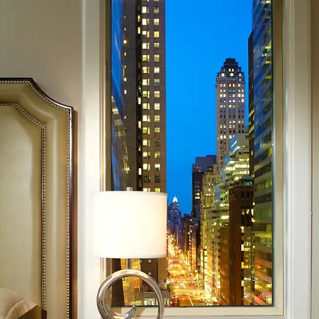 Omni Berkshire Place 4*