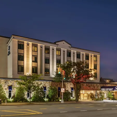 Western Queens Gold Coast Hotel 3*