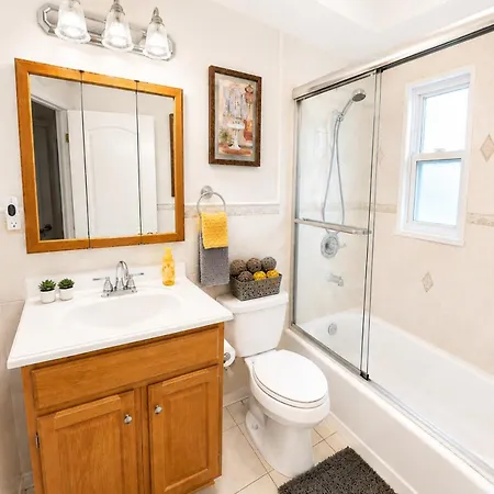 Guest house Spacious Comfy In Cozy Classy Duplex New York