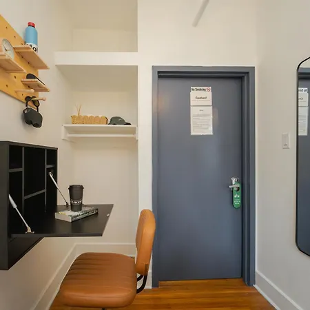 Lamartine Chelsea Hostel