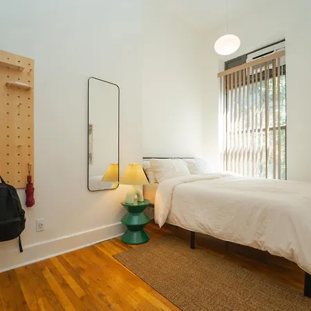 Lamartine Chelsea Hostel *